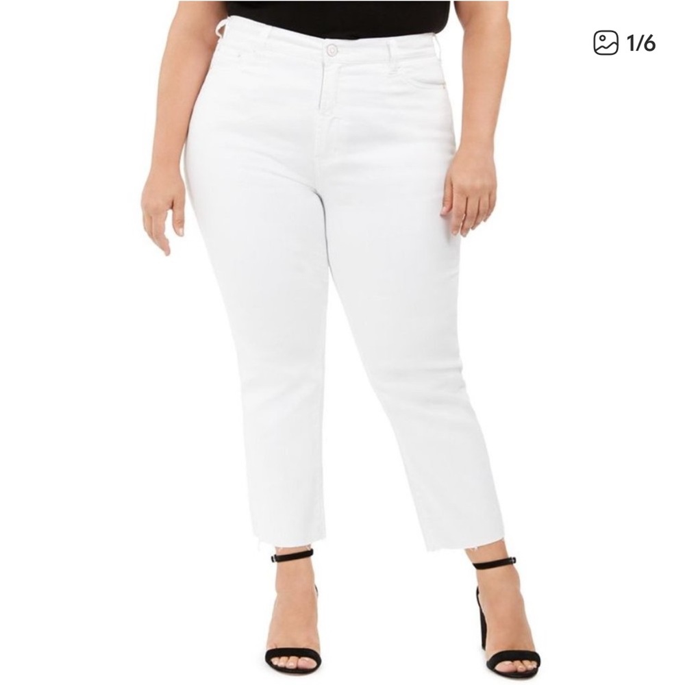 Celebrity Pink Ultra High Rise White the iconic mom Jeans raw hem 18 NWT